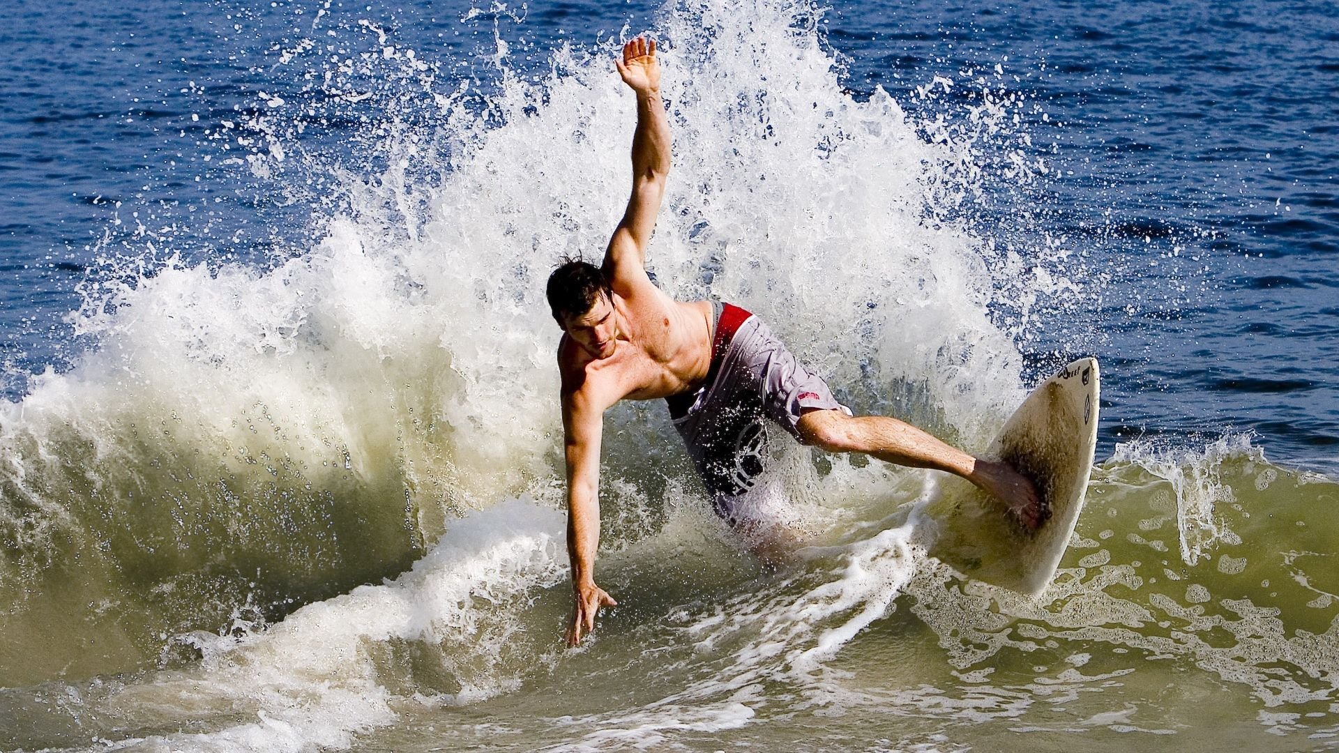 游泳世锦赛再掀狂澜!天才少女打破尘封十年世界纪录