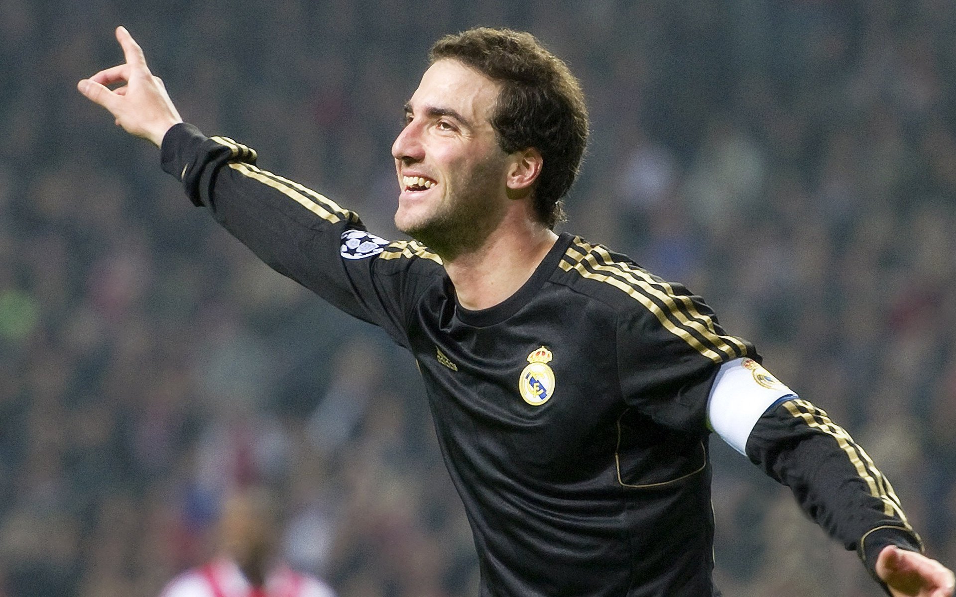 英超争冠白热化,曼城、阿森纳、利物浦三强鼎立,最后冲刺悬念迭起